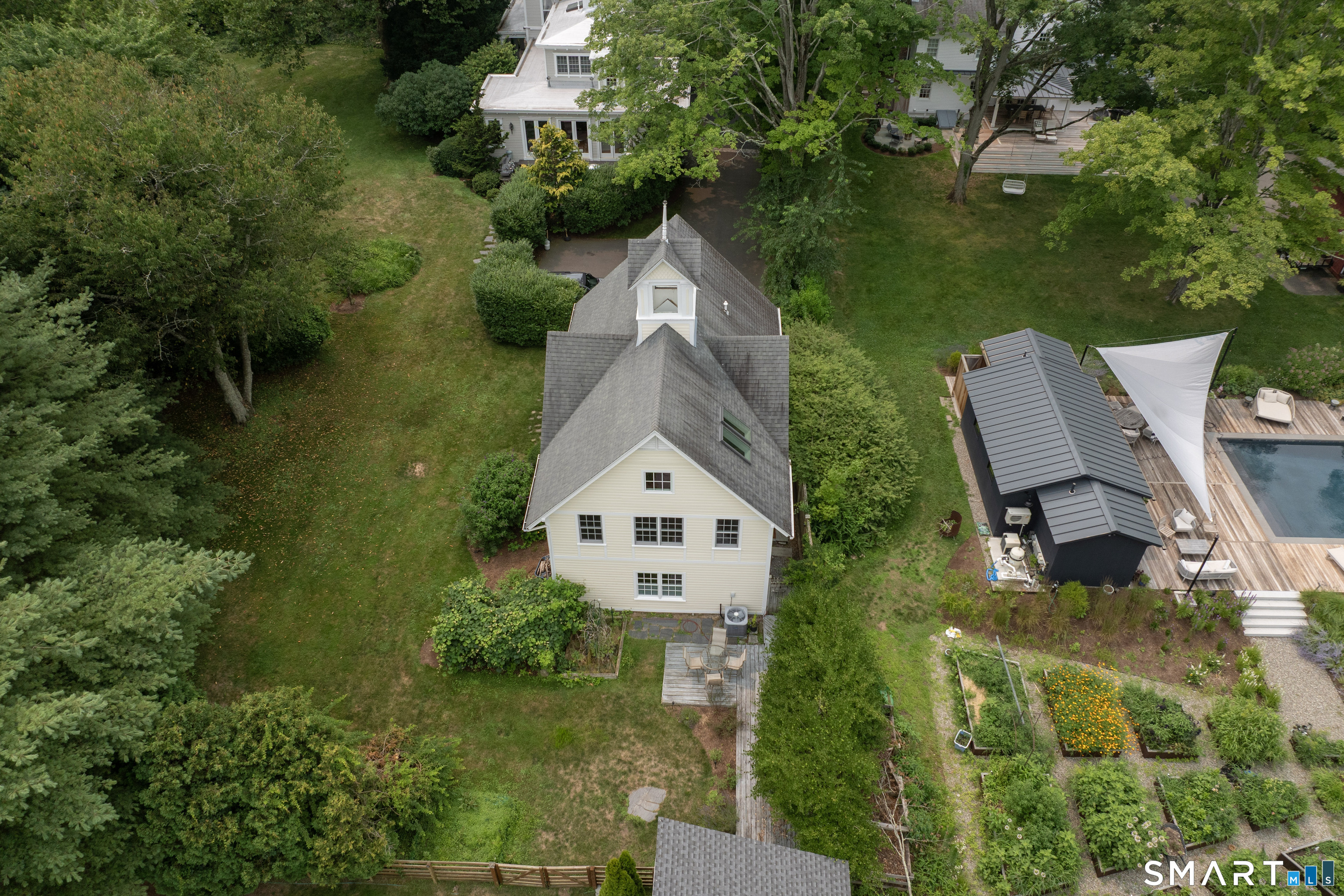 200 Whitfield Street Unit: Carriage House (rear)