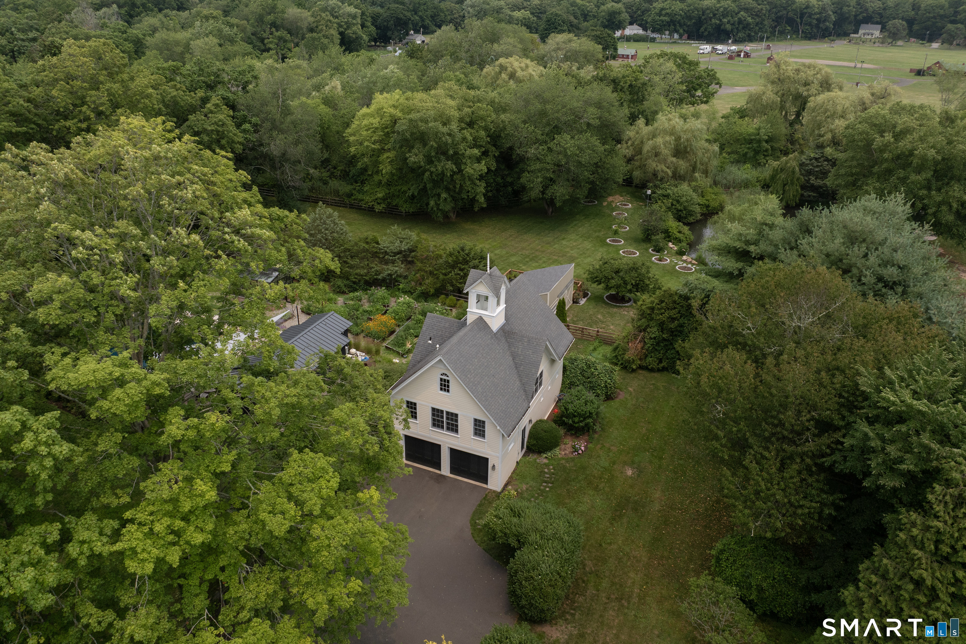 200 Whitfield Street Unit: Carriage House (rear)