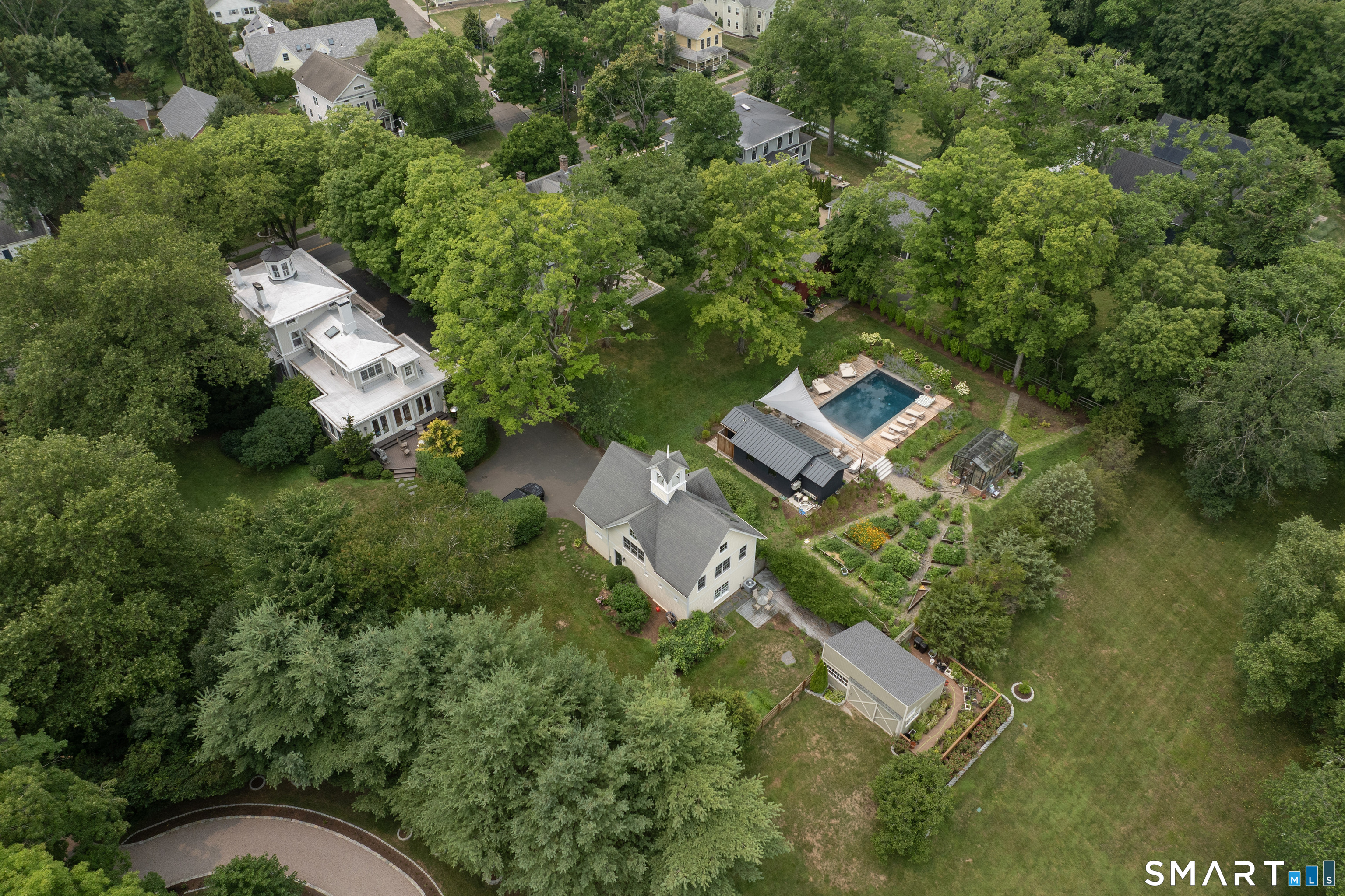 200 Whitfield Street Unit: Carriage House (rear)