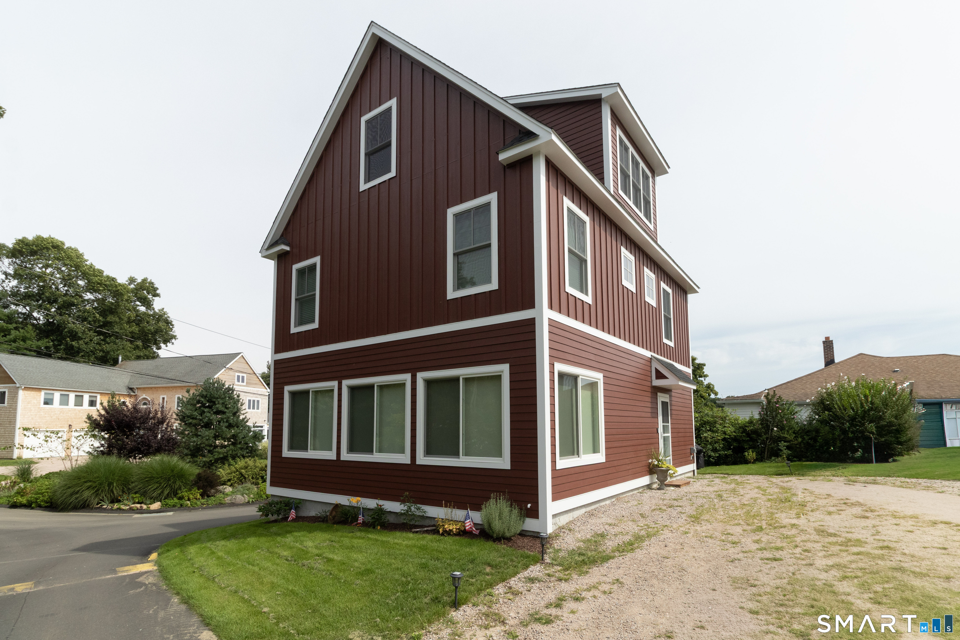 77 Reeves Avenue