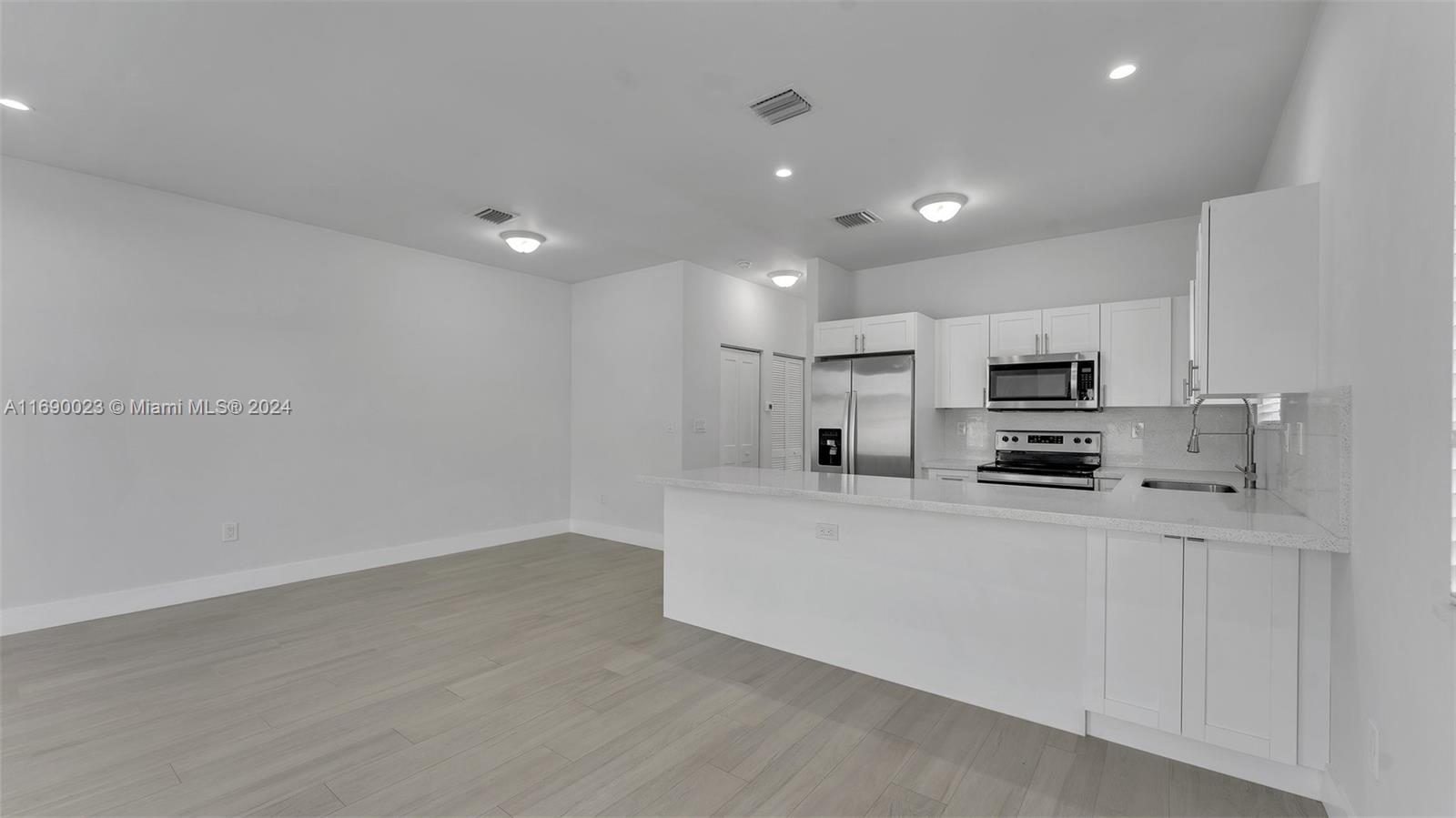 4821 E 9th Ln # 4821