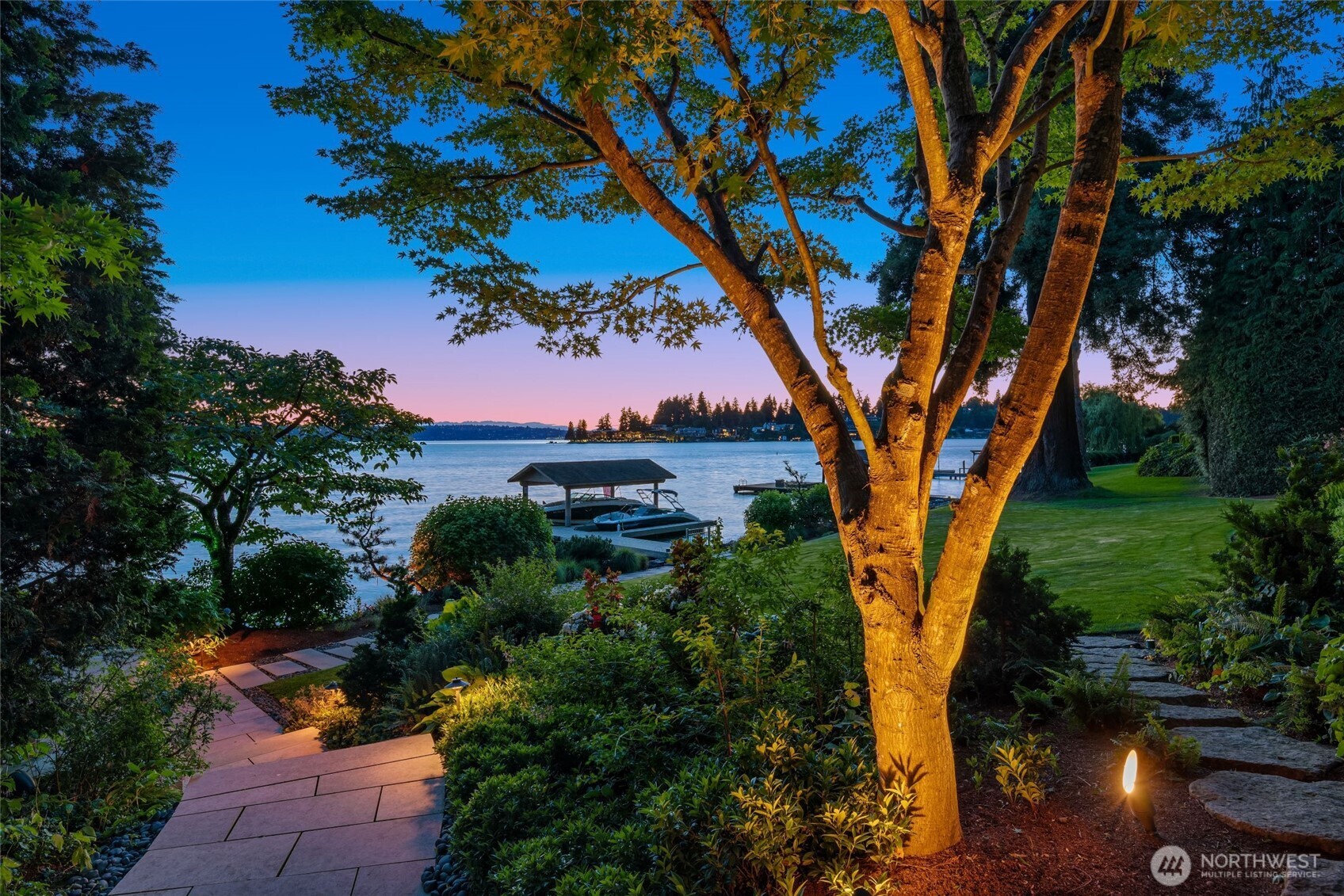 415 Shoreland Drive SE