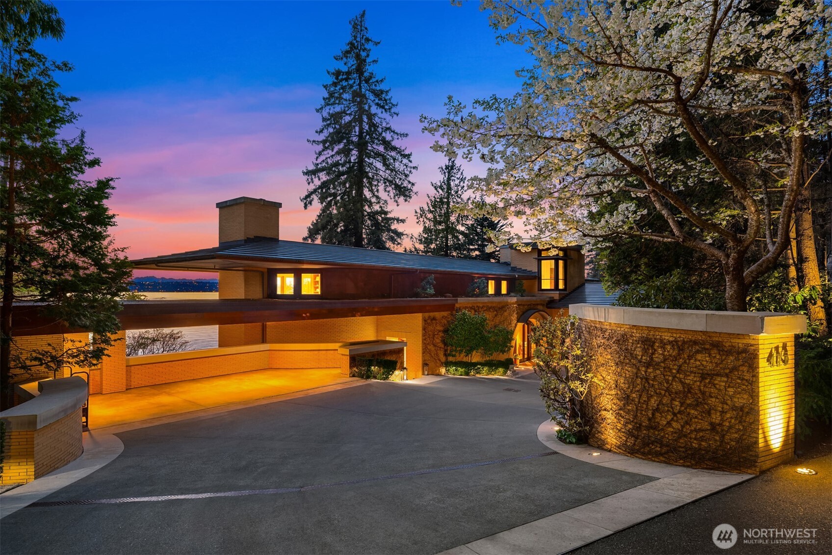 415 Shoreland Drive SE