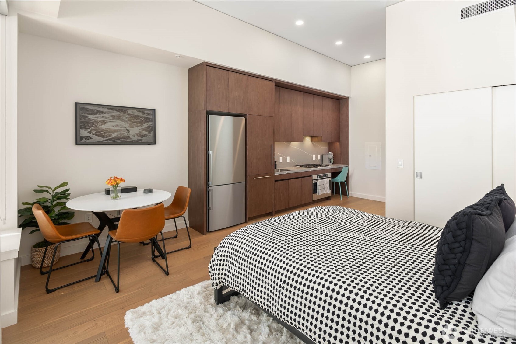 121 Stewart Street Unit: 1602