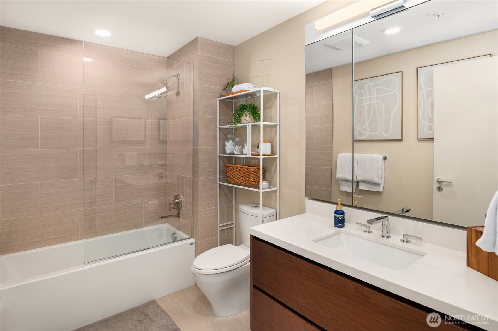 121 Stewart Street Unit: 1602