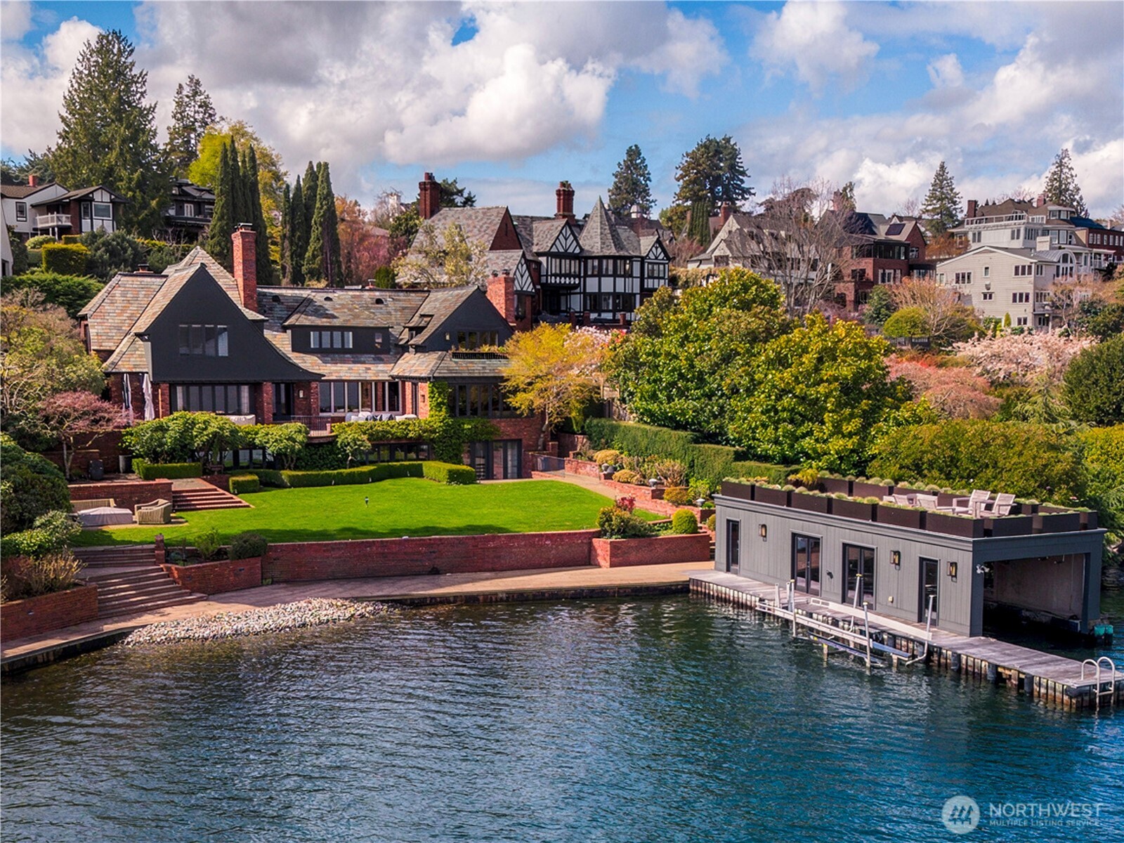 3048 E Laurelhurst Drive NE