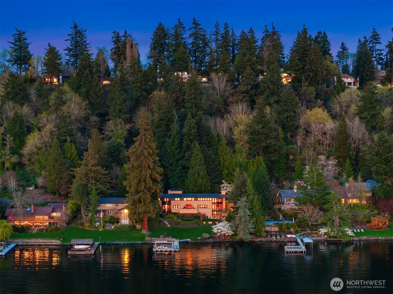 415 Shoreland Drive SE