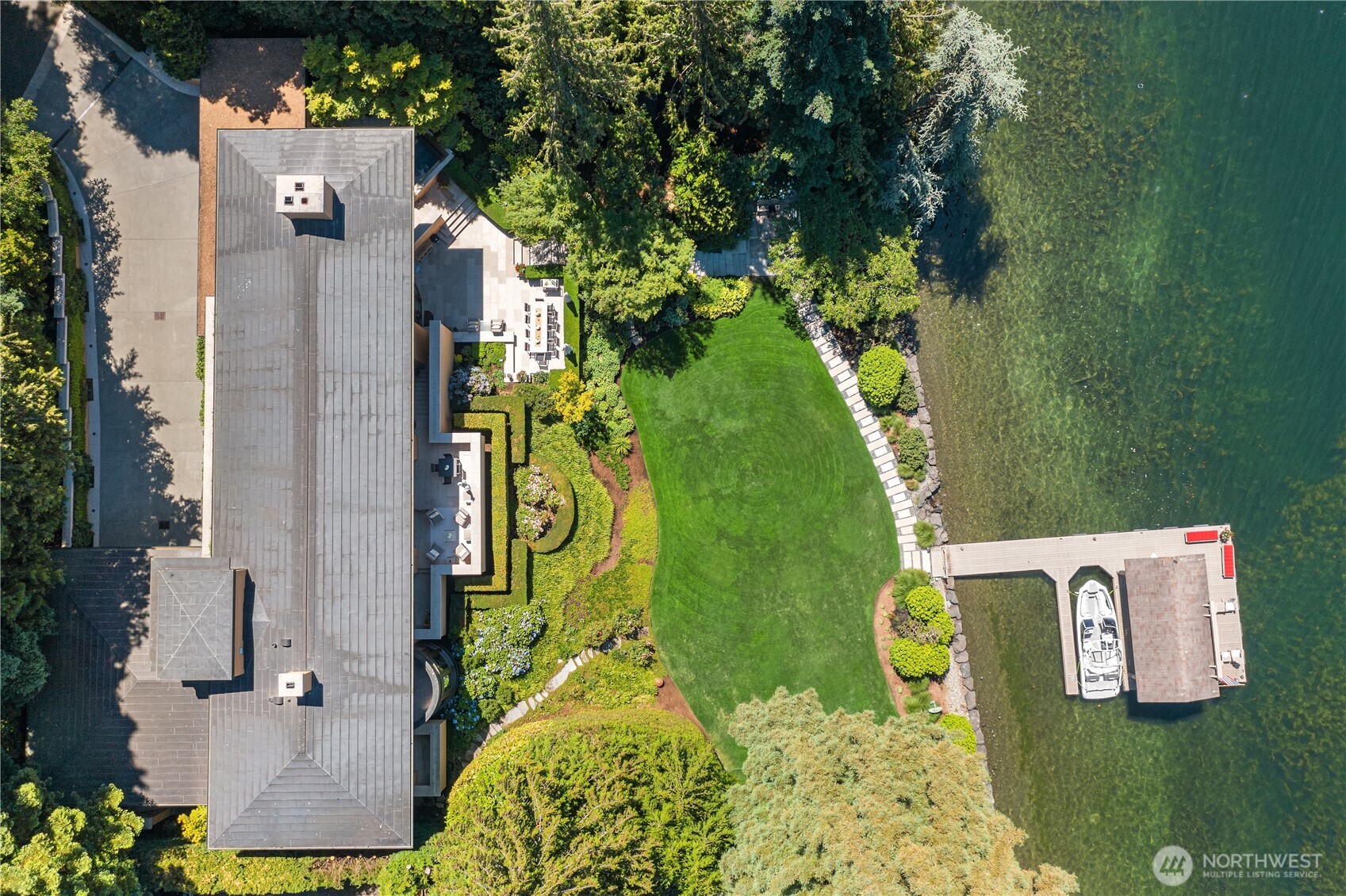415 Shoreland Drive SE