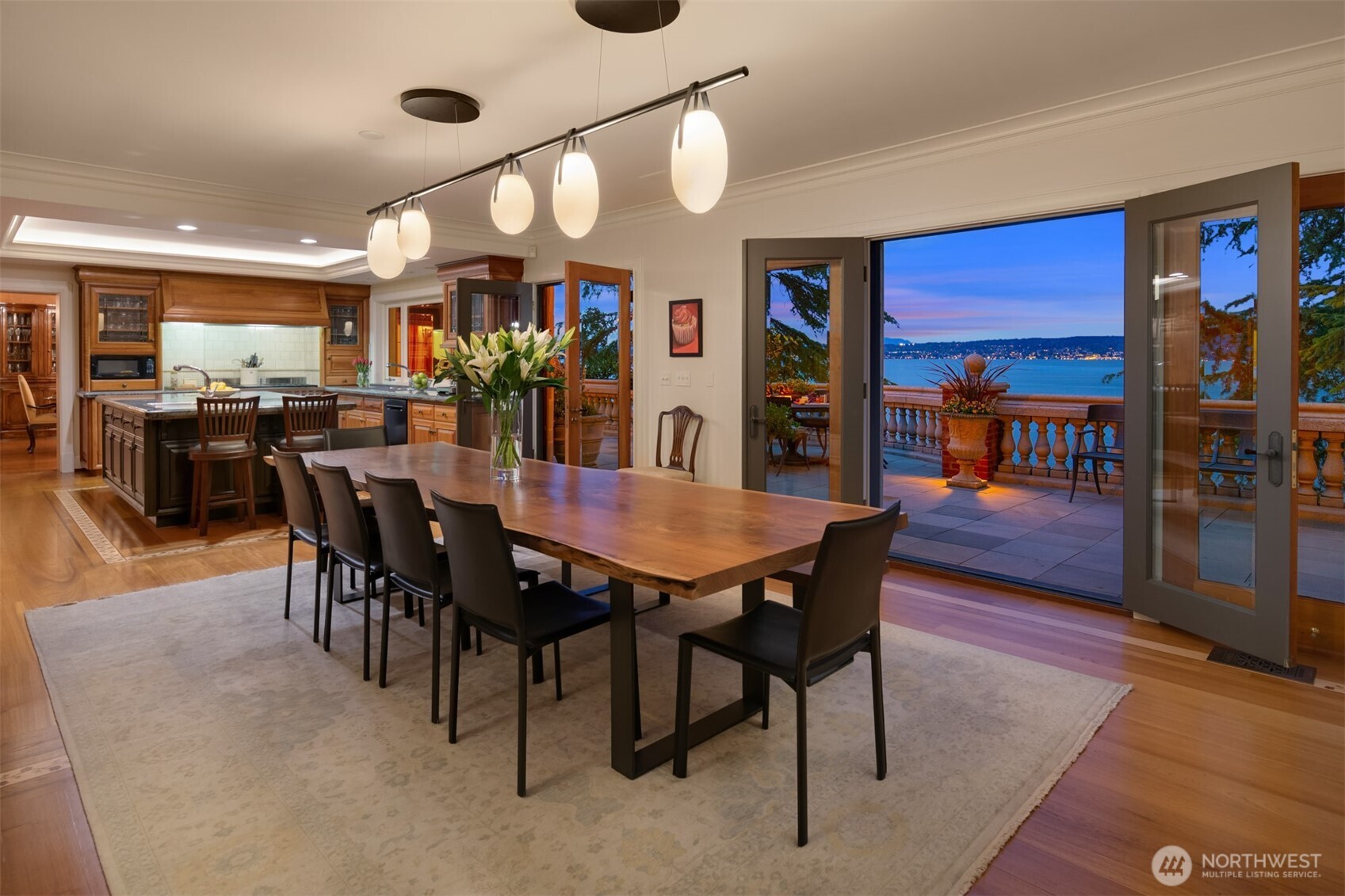 3038 E Laurelhurst Drive NE