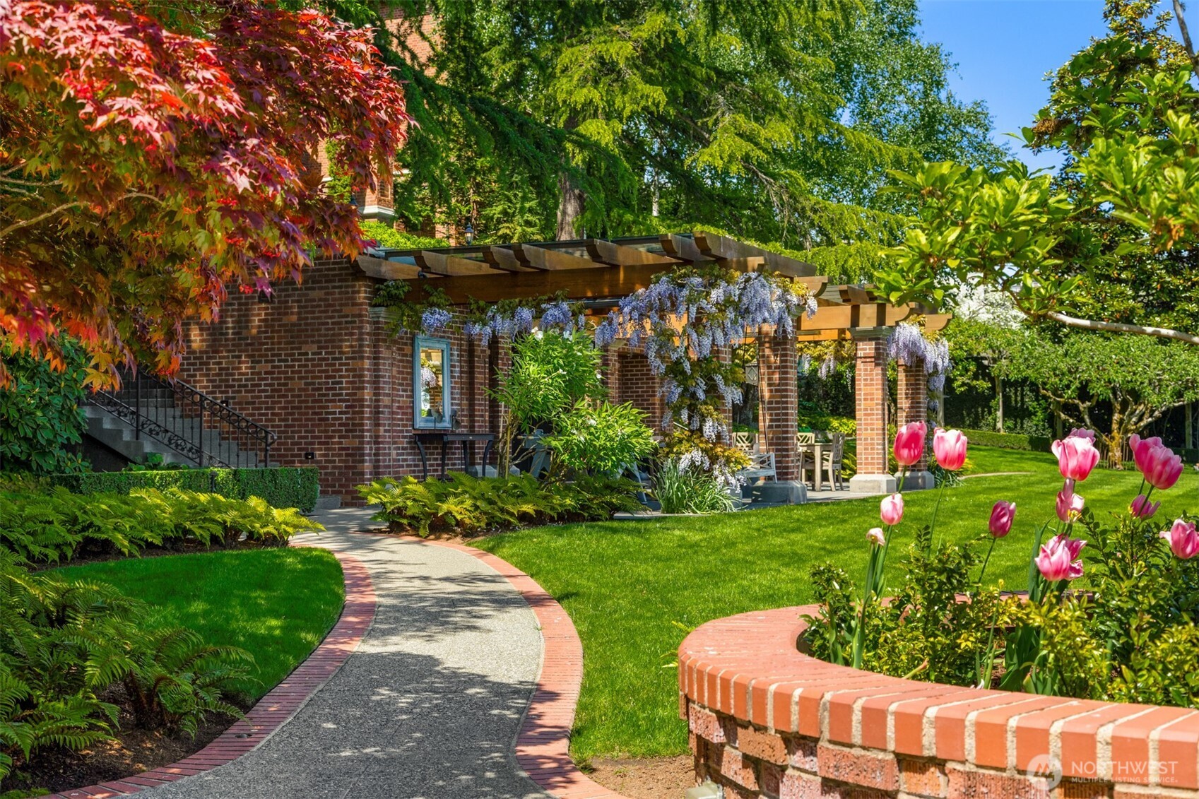 3038 E Laurelhurst Drive NE