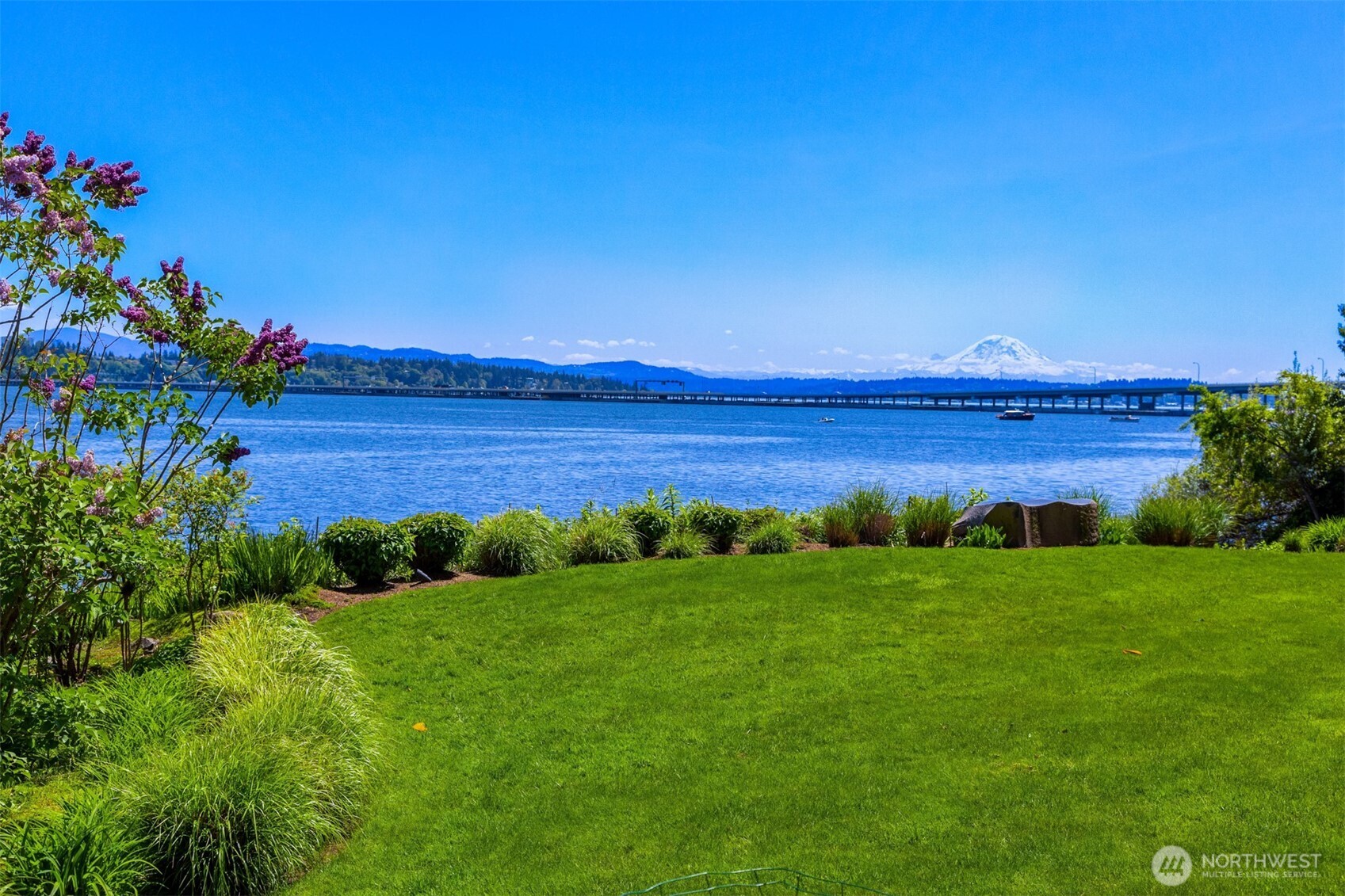 3038 E Laurelhurst Drive NE