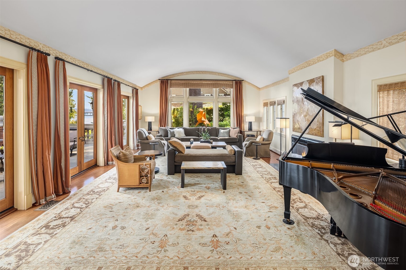 3038 E Laurelhurst Drive NE