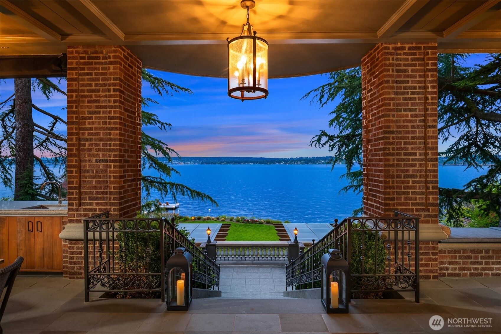 3038 E Laurelhurst Drive NE