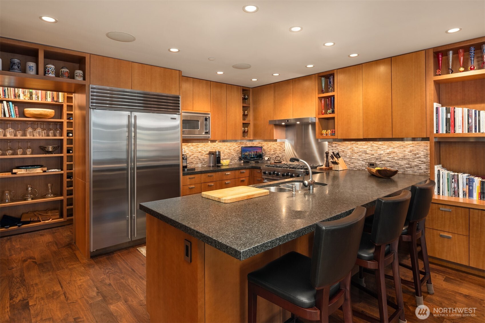 715 2nd Avenue Unit: 1504