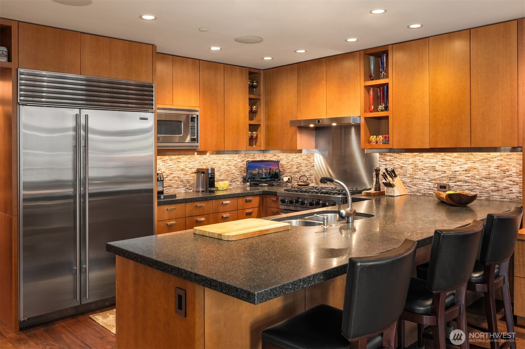 715 2nd Avenue Unit: 1504