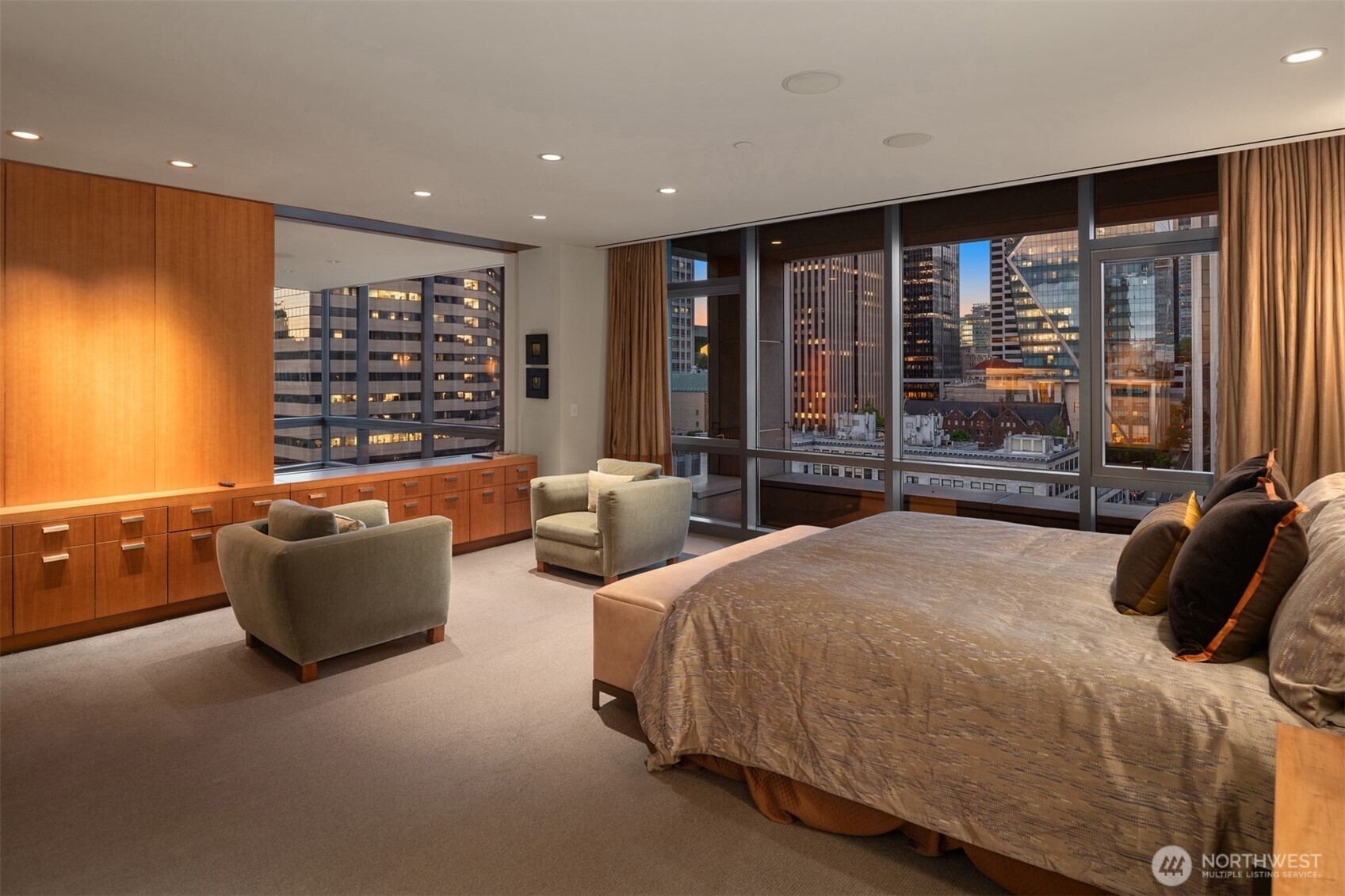 715 2nd Avenue Unit: 1504