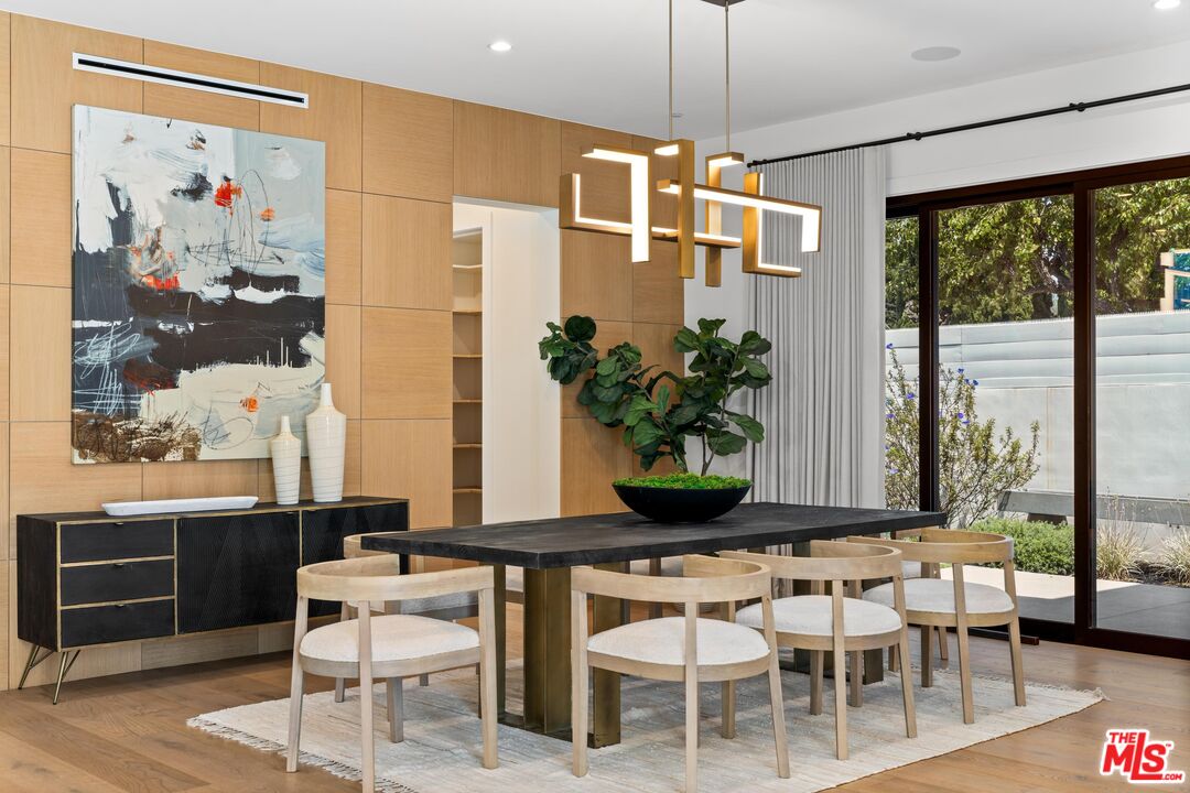 3170 Grand View Blvd