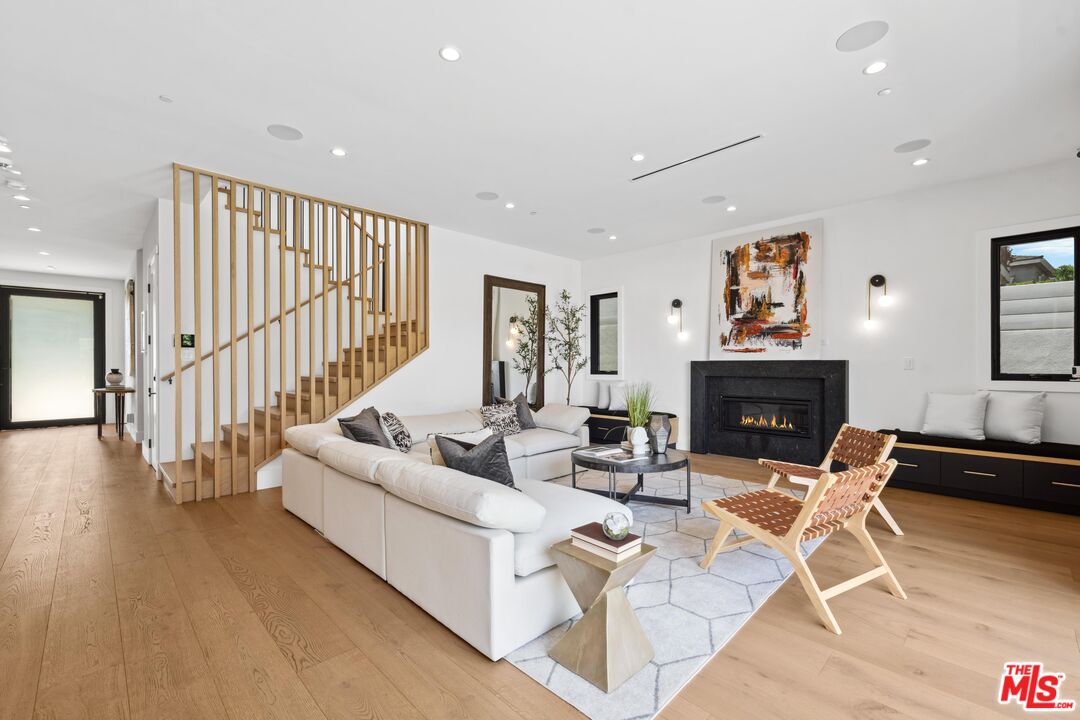 3170 Grand View Blvd