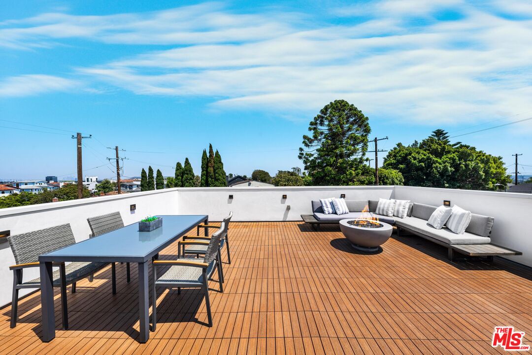 3170 Grand View Blvd