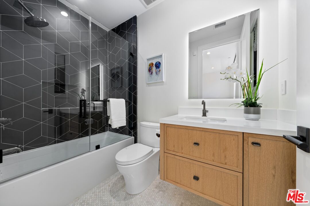 3170 Grand View Blvd