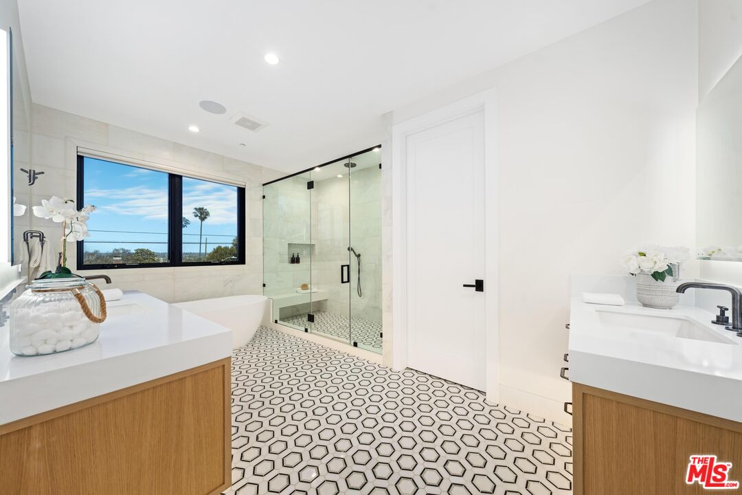 3170 Grand View Blvd