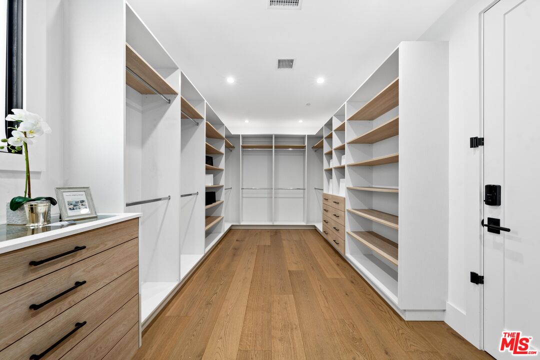 3170 Grand View Blvd