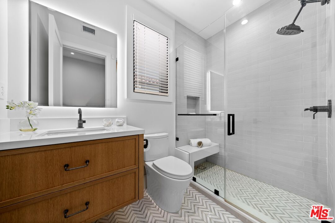 3170 Grand View Blvd