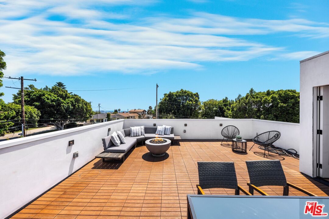 3170 Grand View Blvd