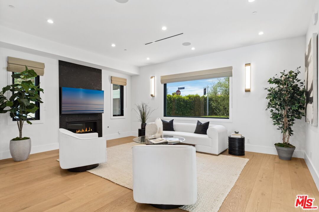 3170 Grand View Blvd