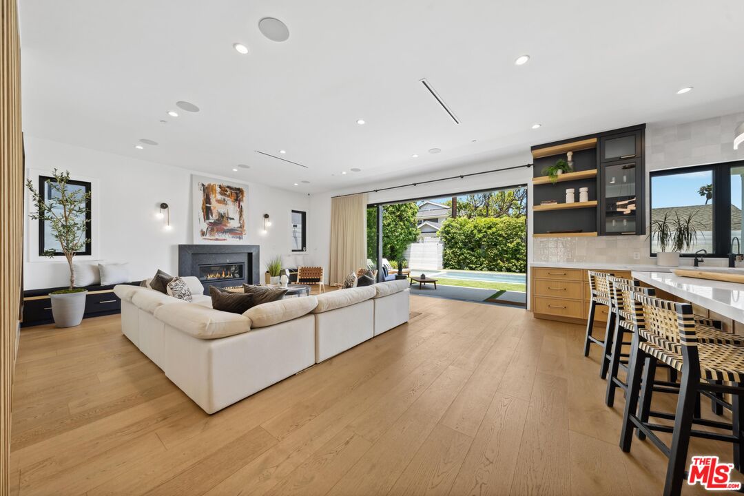 3170 Grand View Blvd