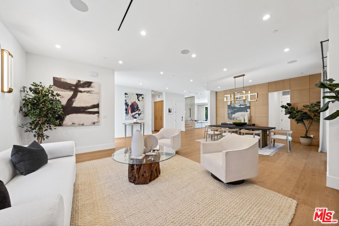 3170 Grand View Blvd