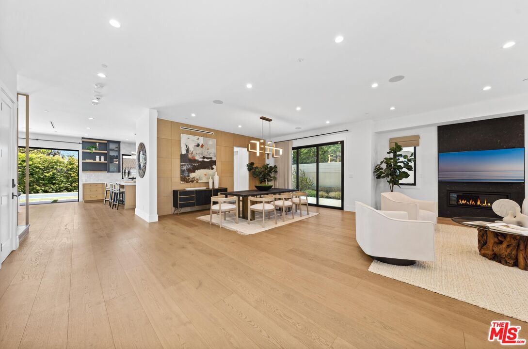 3170 Grand View Blvd