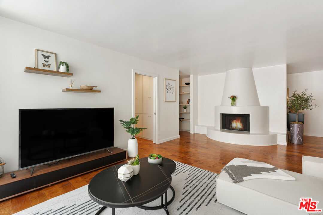 930 3rd ST Unit: 103