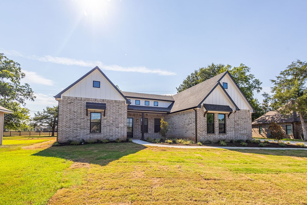 2313 Peachtree Court
