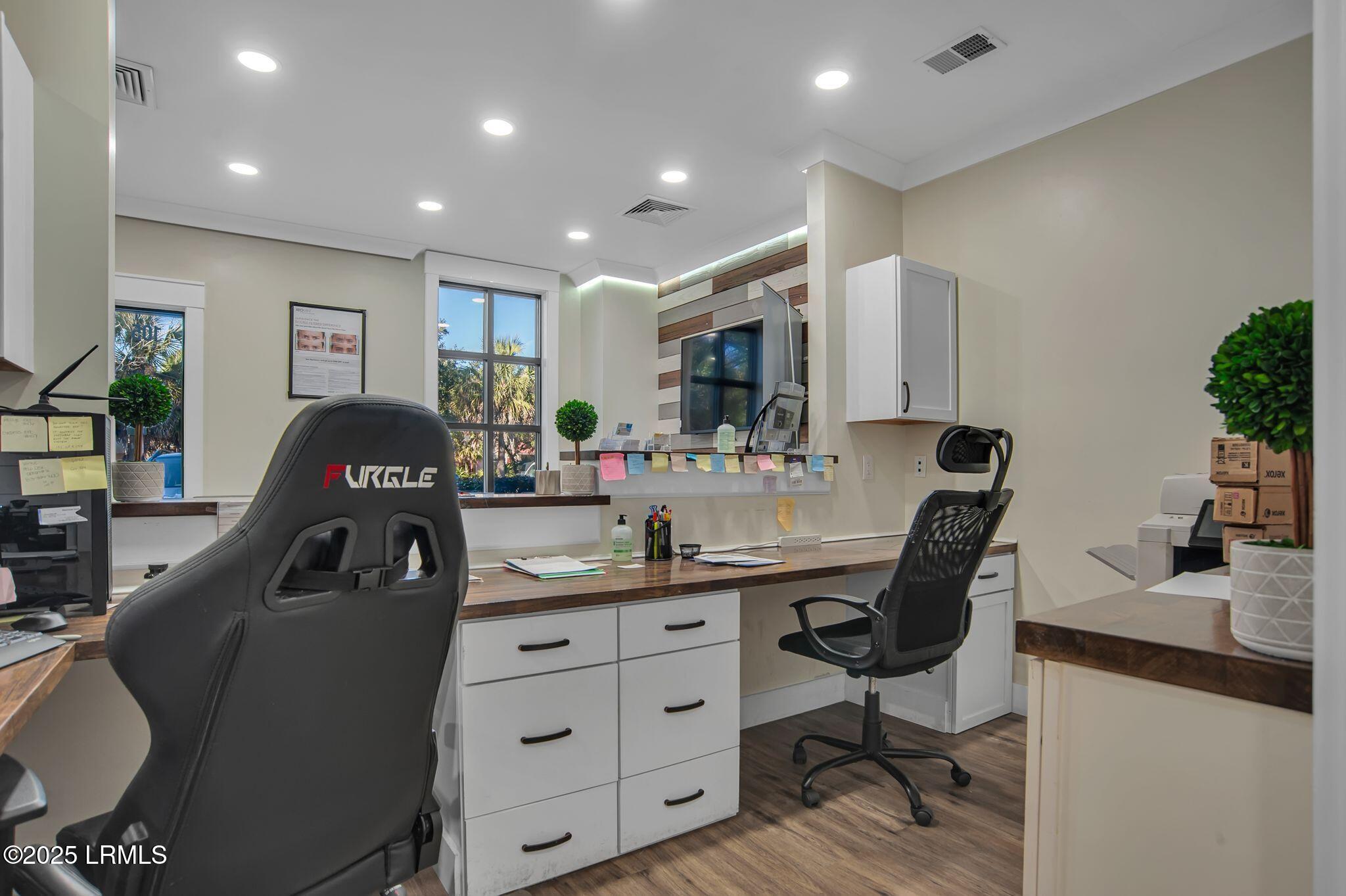 53 Persimmons Street, 105