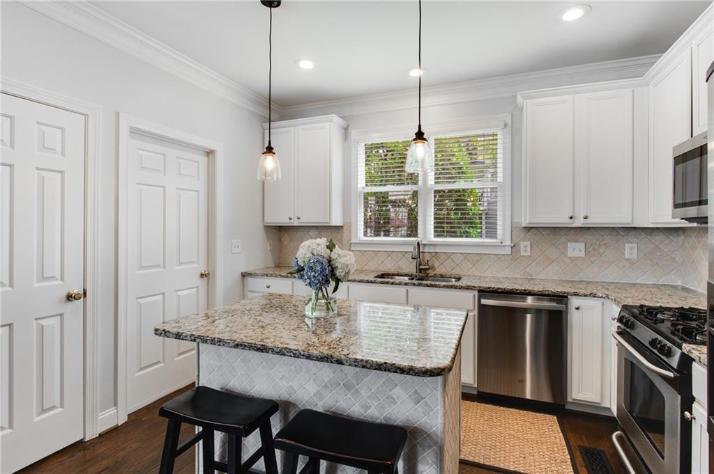 2149 Whittier Place NW