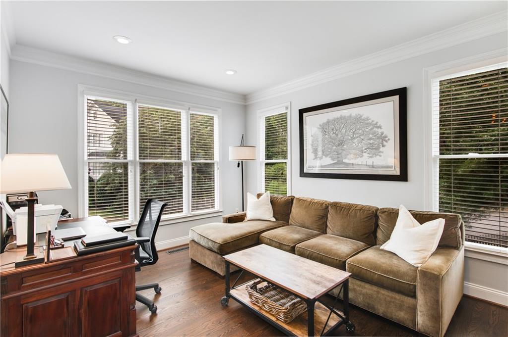 2149 Whittier Place NW