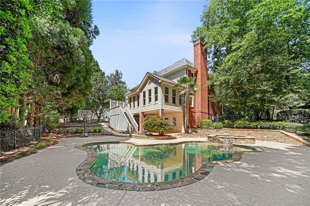 200 York Town Circle