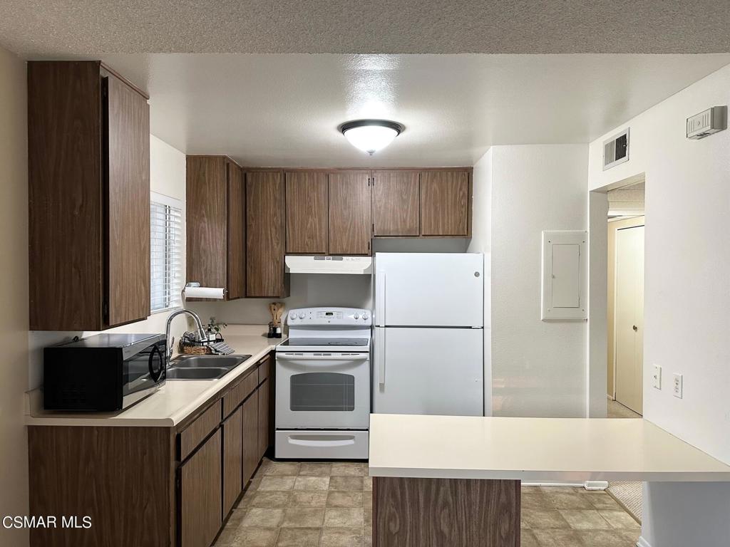 824 Pinetree Circle 16
