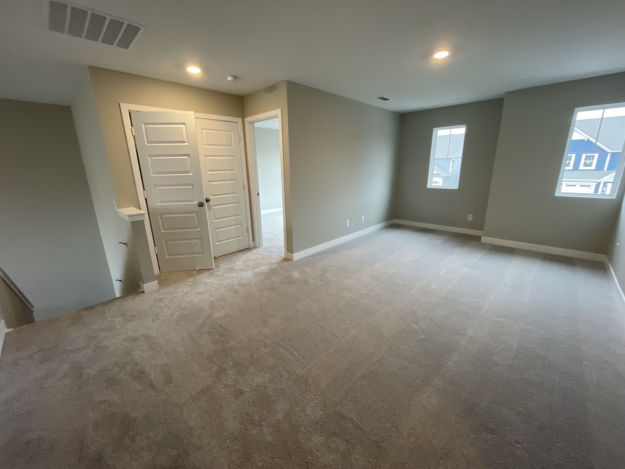 939 Edmonds Place