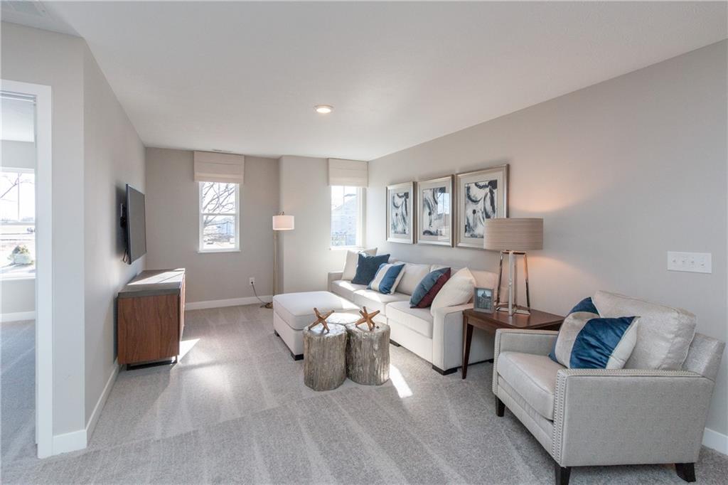 939 Edmonds Place