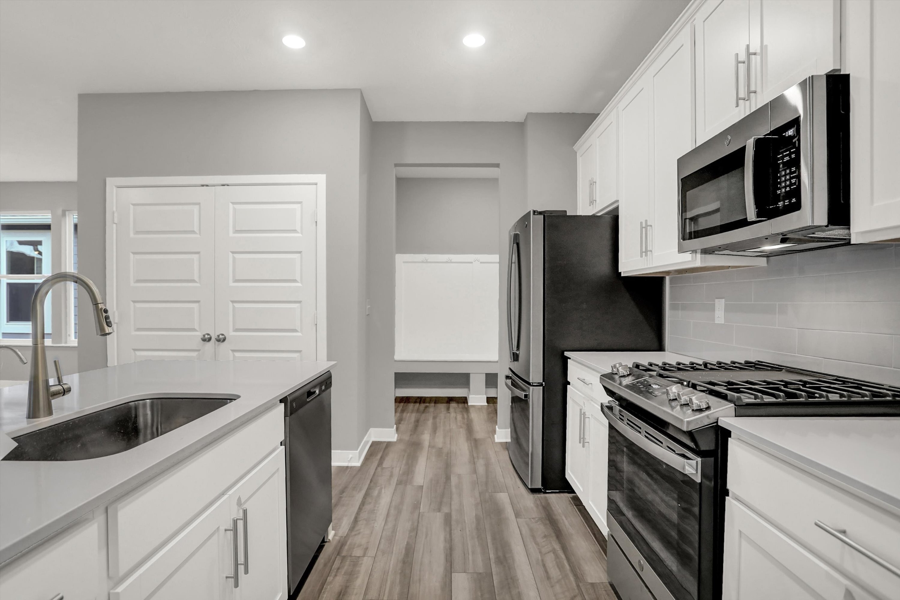 9696 Parkhurst Crossing