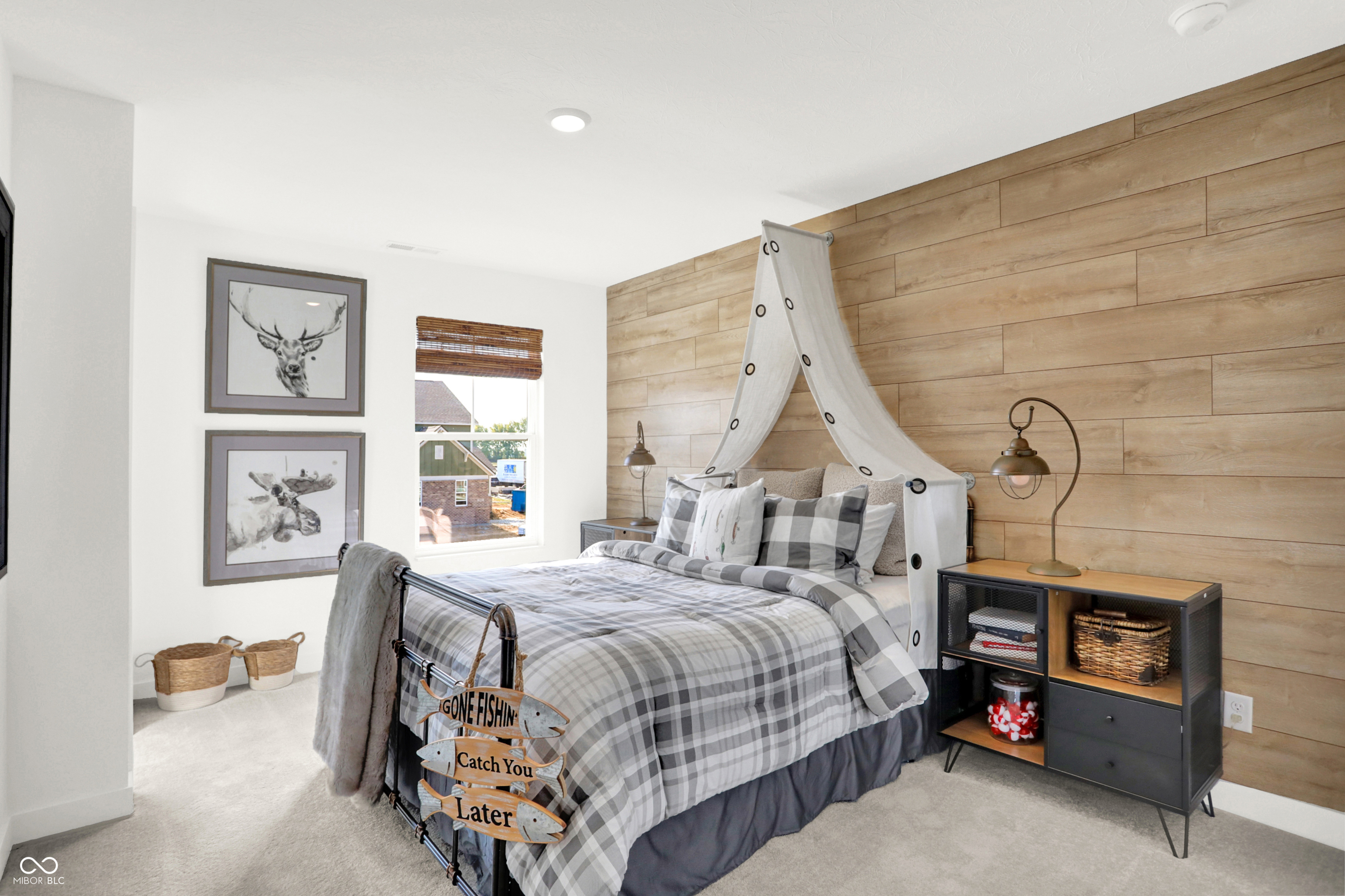 8915 Alexander Ridge