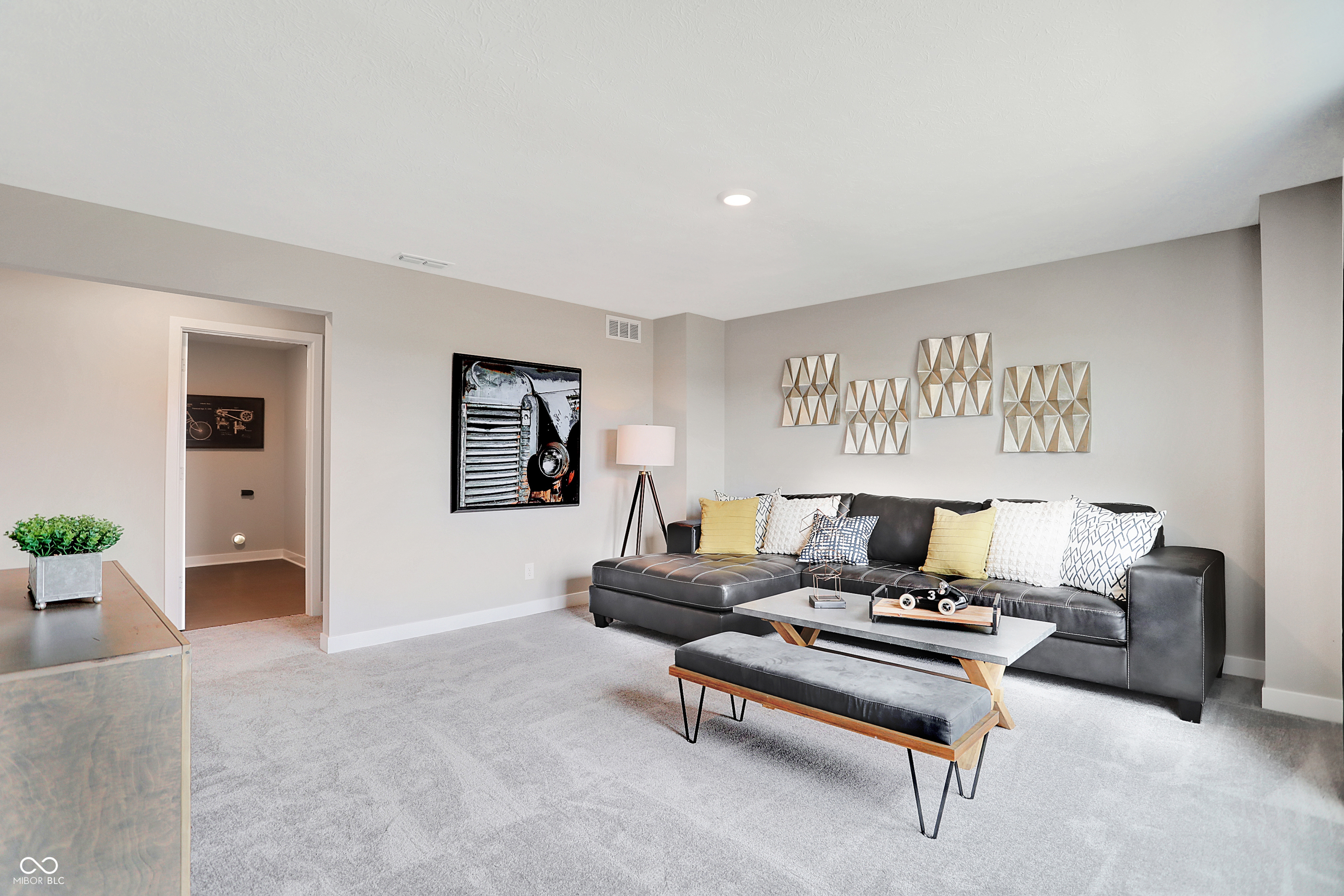 7512 Manor Lake Lane
