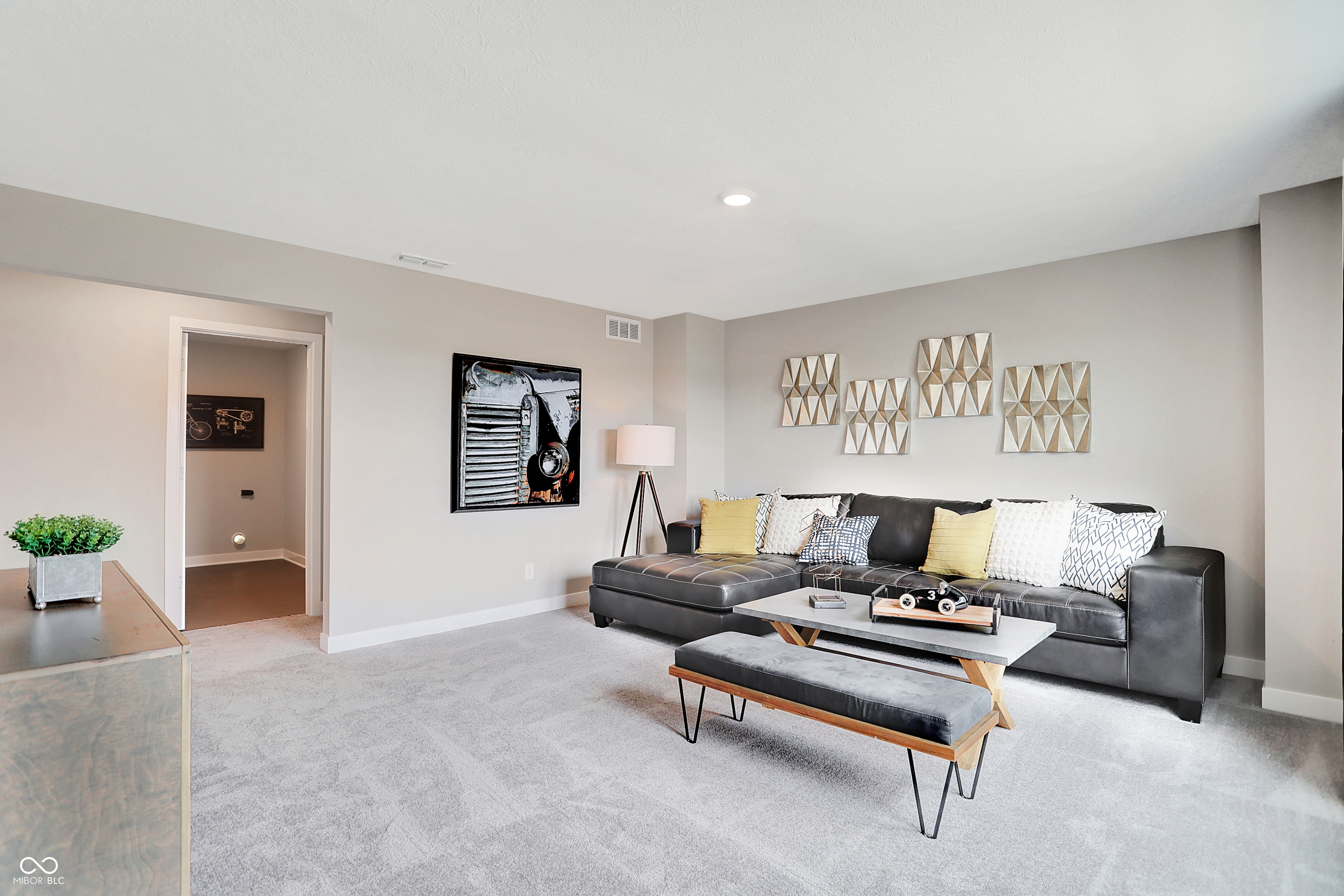 3721 Cantebury Drive