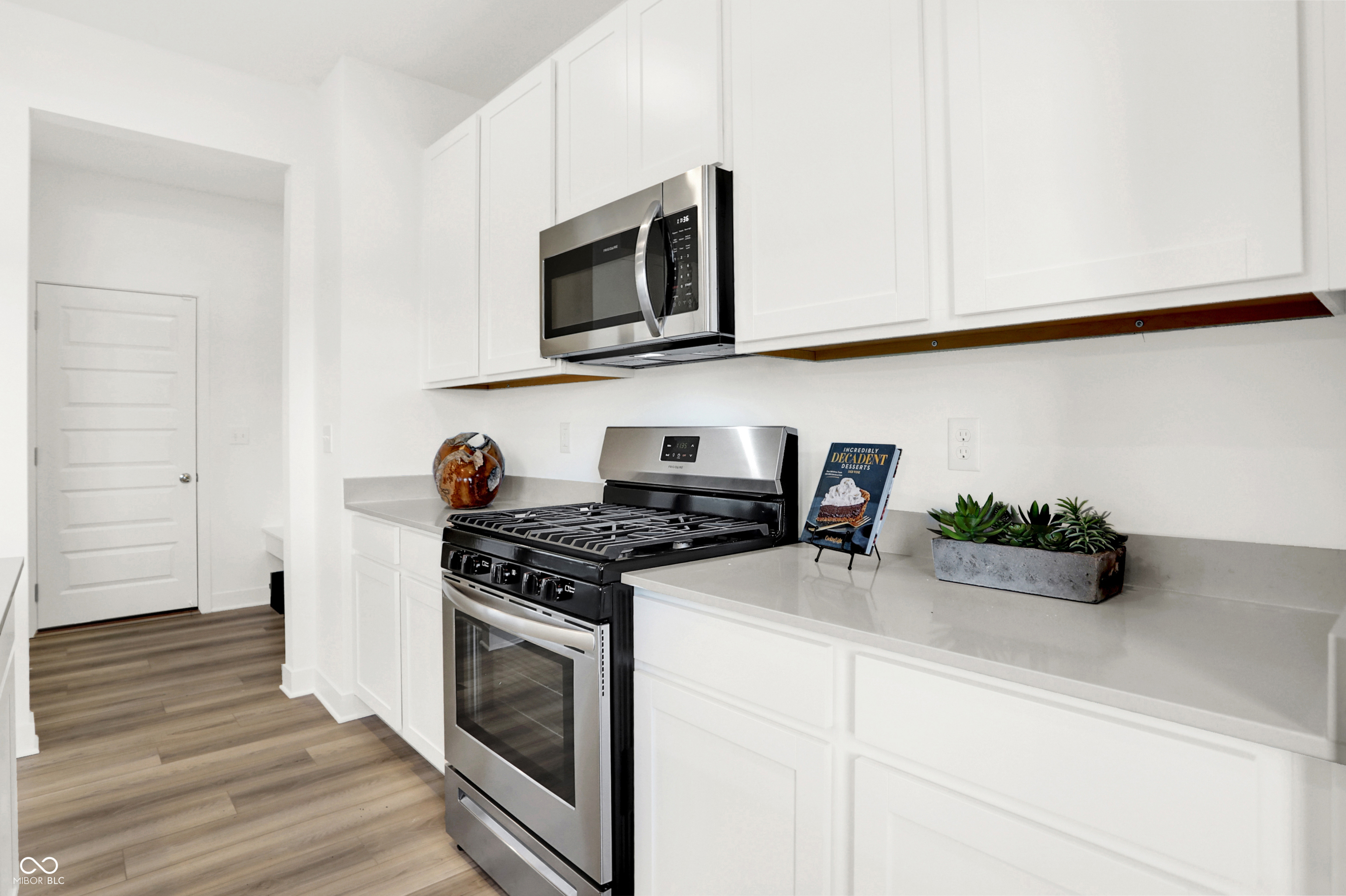 1725 Hemlock Circle