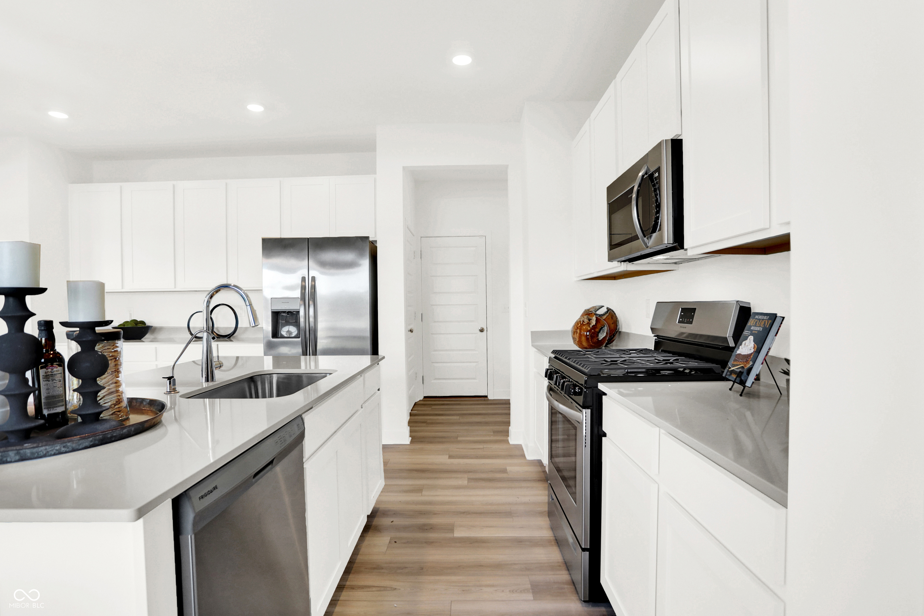 1725 Hemlock Circle