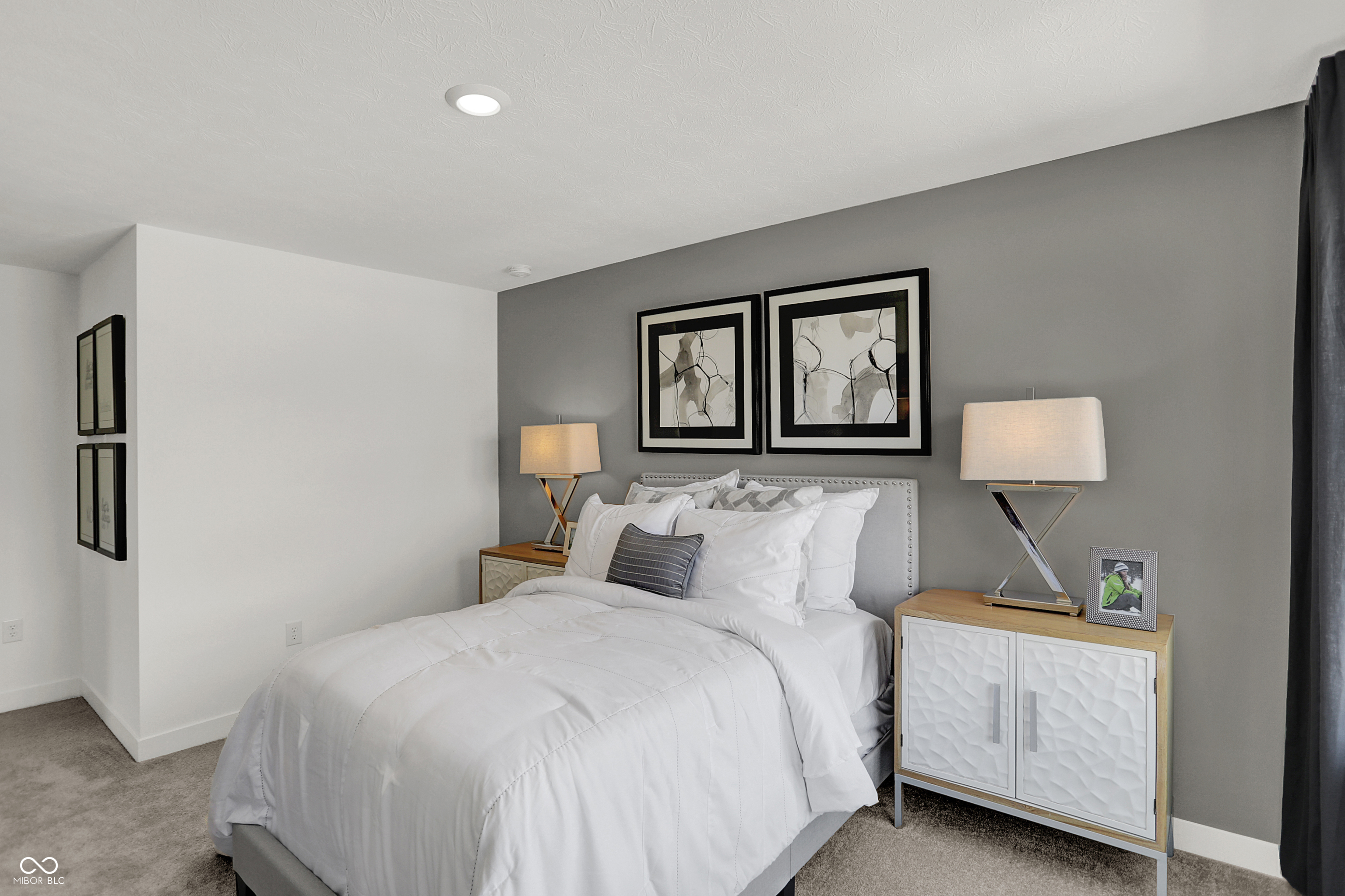 19801 Moorpark Landing
