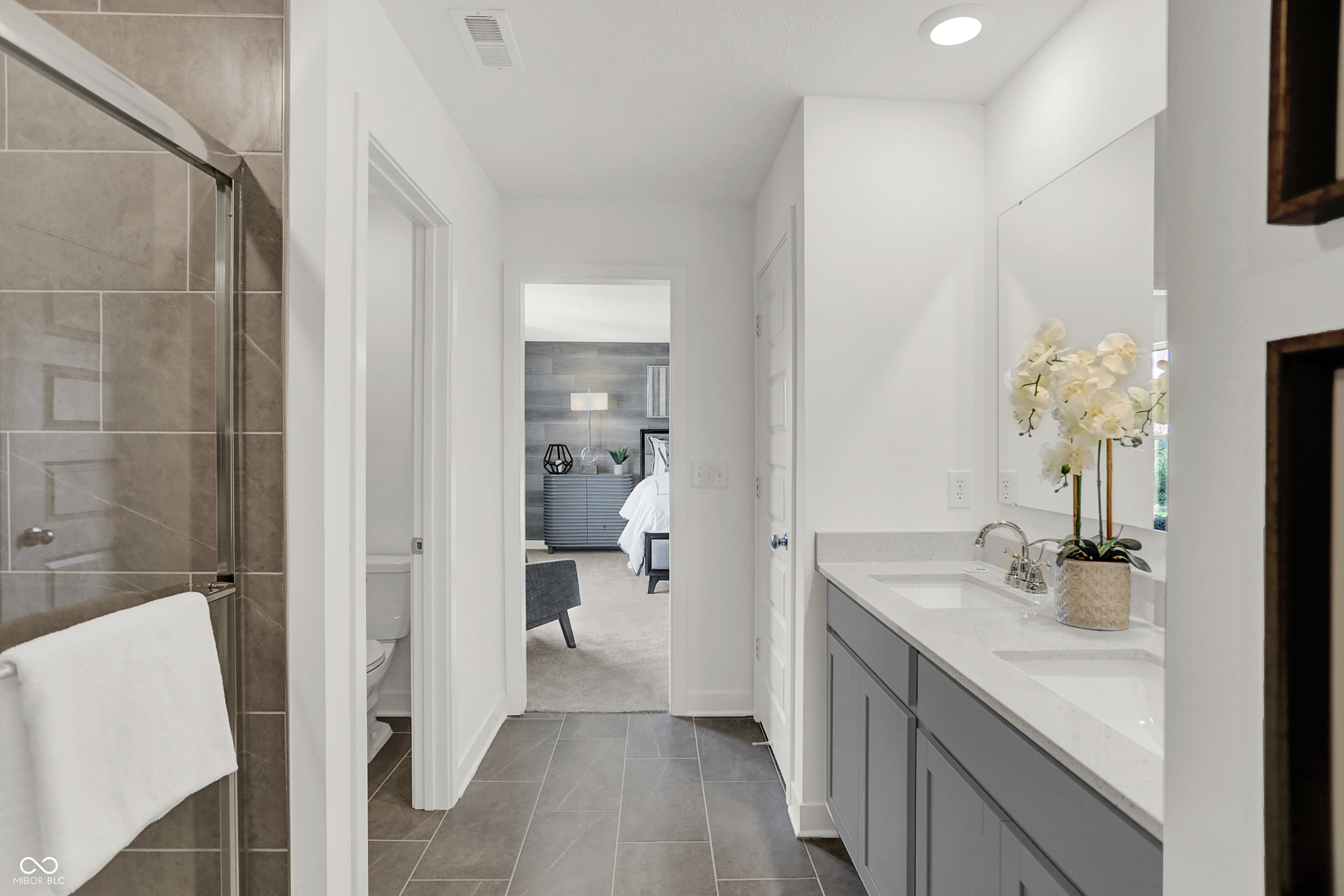 19801 Moorpark Landing