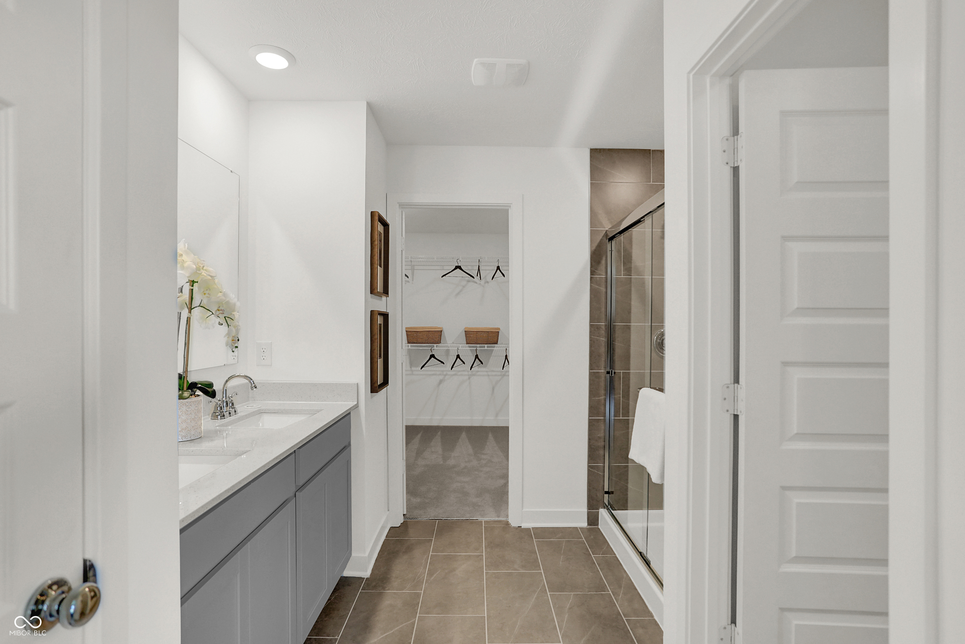 19801 Moorpark Landing
